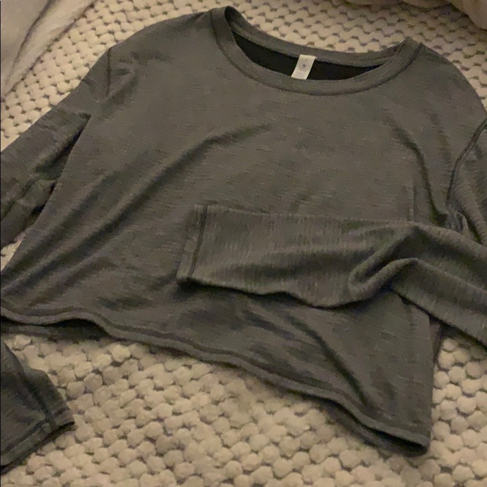 Lululemon grey crop top 🤩🤩🤩